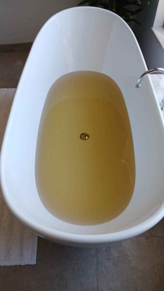 Tannin-stained-bath-water